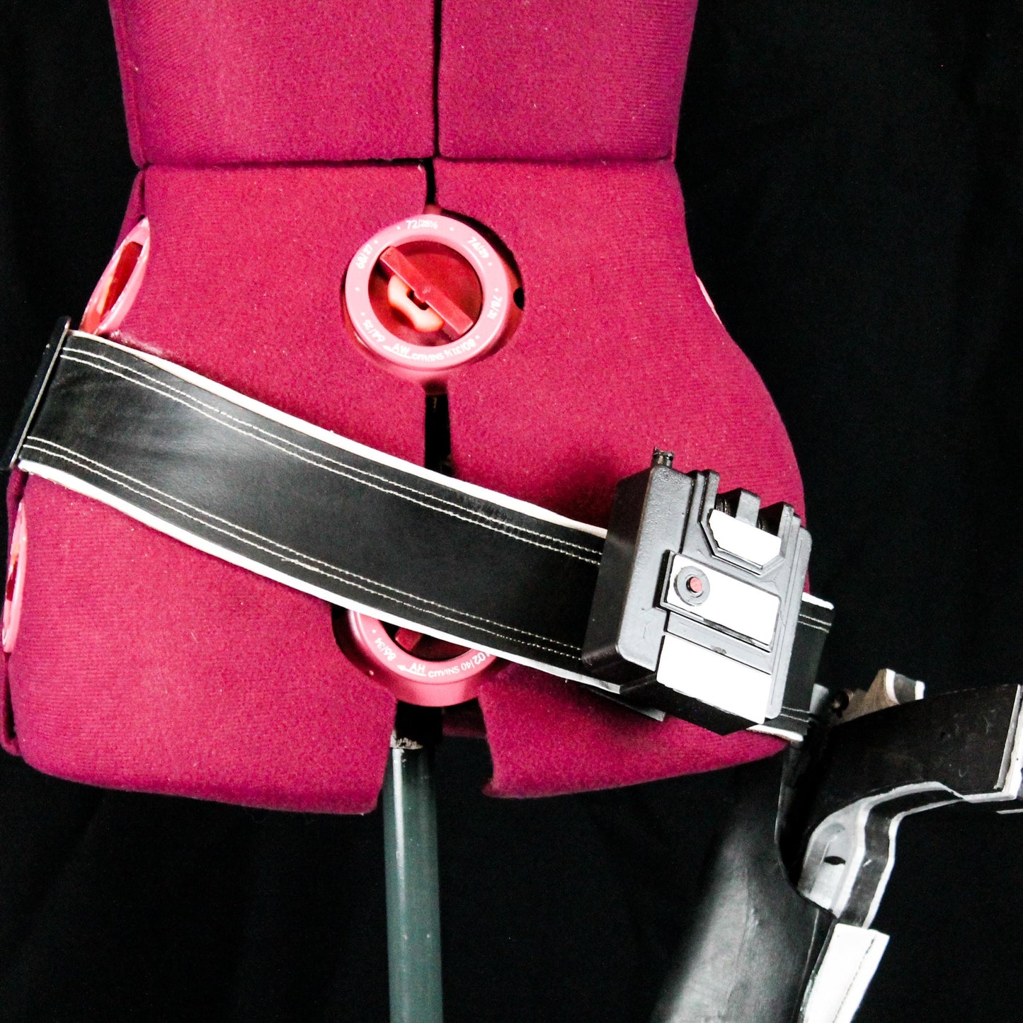 Qira Belt & Holster - SOLO: A Star Wars Story